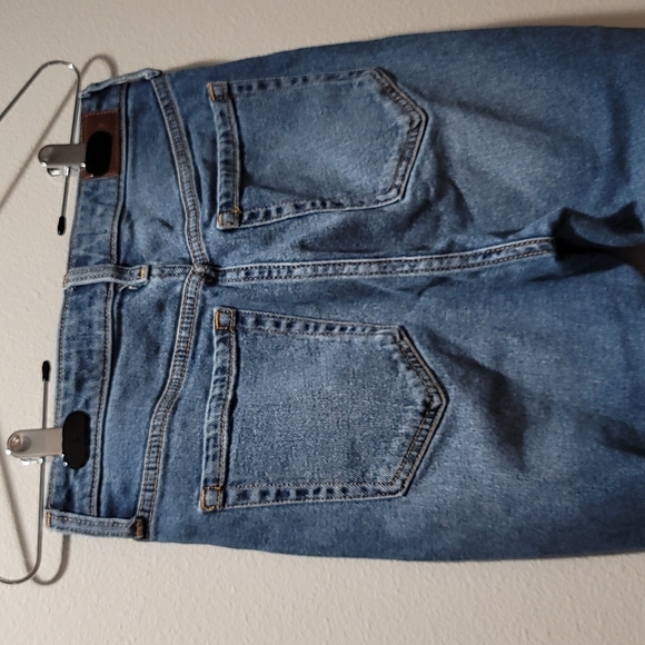 HOLLISTER Ultra High-Waist High-Rise Mom Jean Straight Leg Ripped Torn Denim W28 - Picture 9 of 15